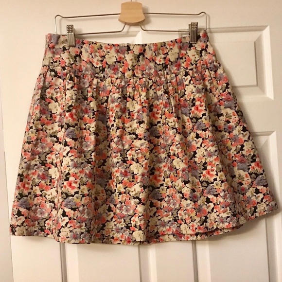 🌸 Vero Moda Mini Skirt - Picture 1 of 5